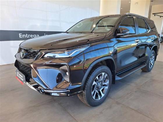 TOYOTA HILUX SW4 2.8 D-4D TURBO DIESEL SRX PLATINUM 4X4 AUTOMÁTICO